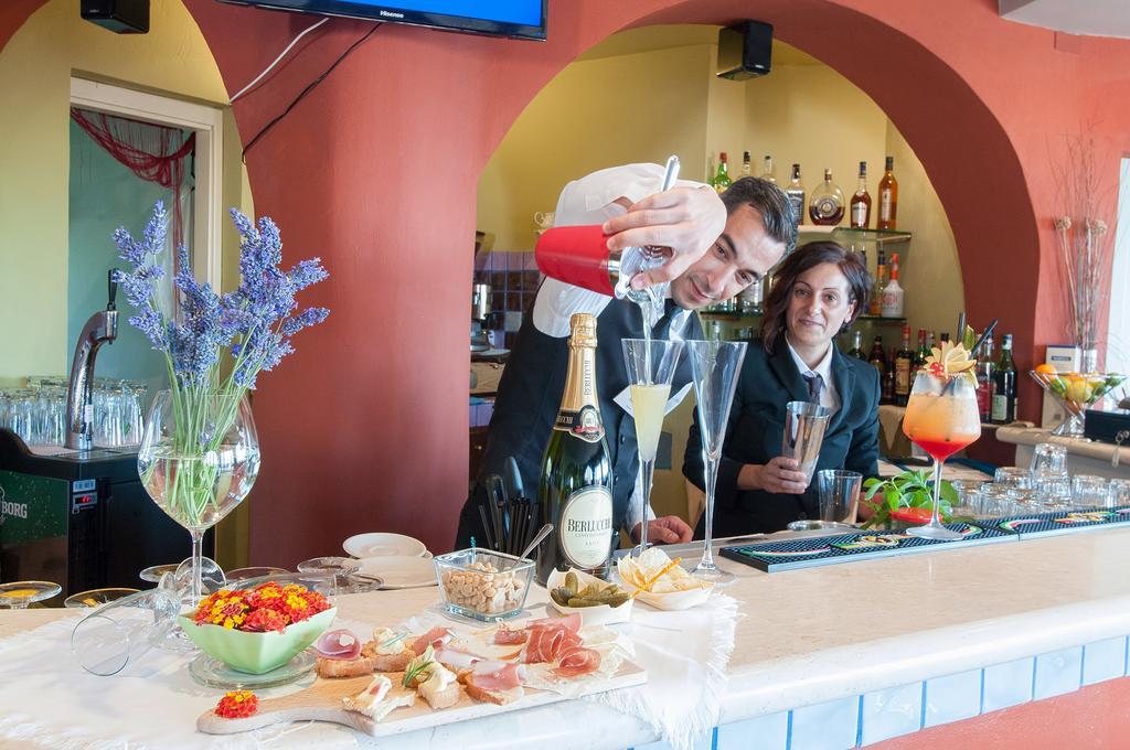 Hotel Li Graniti Baja Sardinia Eksteriør bilde